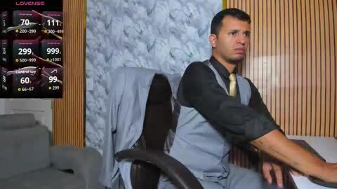 Snapshot of hiddenoffice chatting on November 25, 2025, 10:48 am George online show from November 25, 2025, 10:48 am