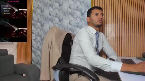 Snapshot of hiddenoffice chatting on November 28, 2025, 7:05 pm George online show from November 28, 2025, 7:05 pm