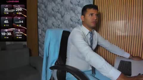 Snapshot of hiddenoffice chatting on December 15, 2025, 9:57 am George online show from December 15, 2025, 9:57 am