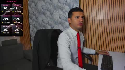 Snapshot of hiddenoffice chatting on December 17, 2025, 11:38 am George online show from December 17, 2025, 11:38 am