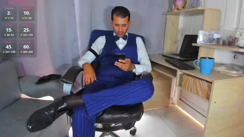 Snapshot of hiddenoffice chatting on April 27, 2026, 12:36 pm George online show from April 27, 2026, 12:36 pm