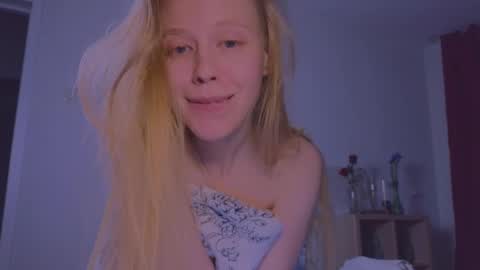 Chloe online show from March 4, 2025, 3:00 am