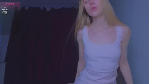 Chloe online show from October 22, 2025, 5:30 am