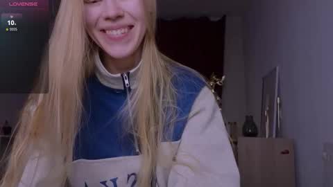 Snapshot of hihi_im_chloe chatting on December 22, 2025, 3:03 am Chloe online show from December 22, 2025, 3:03 am