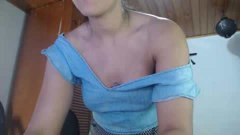 Snapshot of hilari18 chatting on October 30, 2025, 1:29 am hilaril18 online show from October 30, 2025, 1:29 am