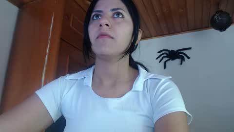 Snapshot of hilari18 chatting on October 30, 2025, 6:30 pm hilaril18 online show from October 30, 2025, 6:30 pm