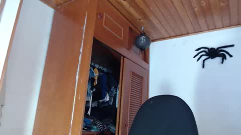 Snapshot of hilari18 chatting on November 3, 2025, 5:47 pm hilaril18 online show from November 3, 2025, 5:47 pm