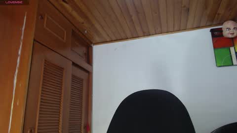 Snapshot of hilari18 chatting on November 25, 2025, 12:10 am hilaril18 online show from November 25, 2025, 12:10 am