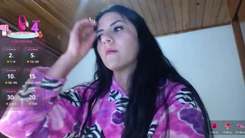 Snapshot of hilari18 chatting on December 16, 2025, 12:37 am hilaril18 online show from December 16, 2025, 12:37 am