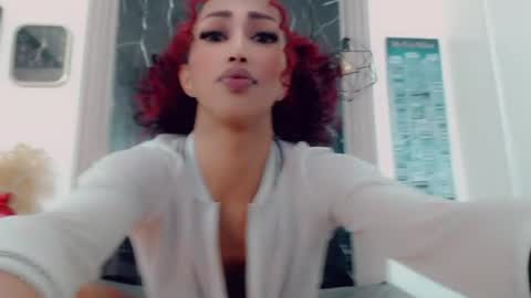 Snapshot of hilary_avilan chatting on July 15, 2026, 6:57 pm Hilary Avilan online show from July 15, 2026, 6:57 pm