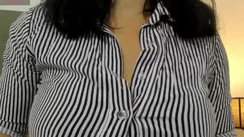 hilary_tailor online show from January 5, 2026, 5:27 pm