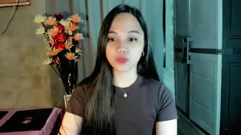 hilarymolly online show from February 19, 2026, 10:33 am