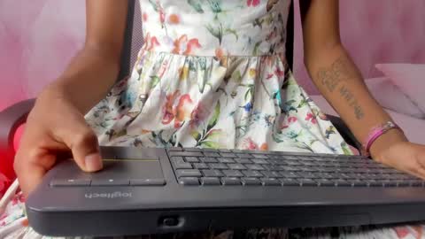 Snapshot of hillary_banks__ chatting on January 31, 2025, 4:03 am Hillary online show from January 31, 2025, 4:03 am