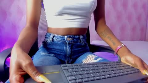 Snapshot of hillary_banks__ chatting on February 4, 2025, 4:59 am Hillary online show from February 4, 2025, 4:59 am