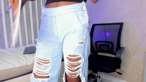 Snapshot of hillary_banks__ chatting on February 15, 2025, 11:03 pm Hillary online show from February 15, 2025, 11:03 pm