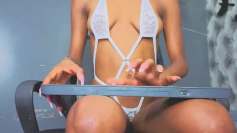 Snapshot of hillary_banks__ chatting on October 25, 2025, 5:37 am Hillary online show from October 25, 2025, 5:37 am