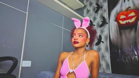 Snapshot of hillary_banks__ chatting on October 29, 2025, 6:26 am Hillary online show from October 29, 2025, 6:26 am