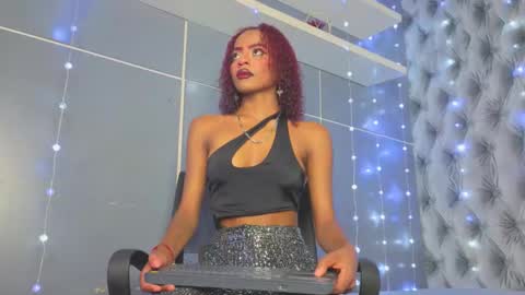 Snapshot of hillary_banks__ chatting on November 30, 2025, 7:01 am Hillary online show from November 30, 2025, 7:01 am