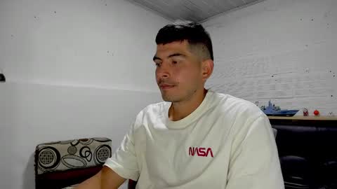 Snapshot of himoreno97 chatting on December 11, 2024, 12:54 am Hi moreno online show from December 11, 2024, 12:54 am