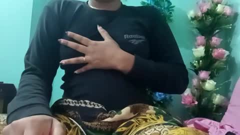 himuhimu22 online show from December 31, 2024, 12:46 pm