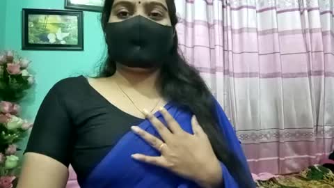 himuhimu22 online show from January 12, 2025, 1:58 pm