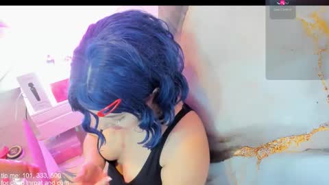 hinata_dolly online show from November 19, 2025, 10:15 am