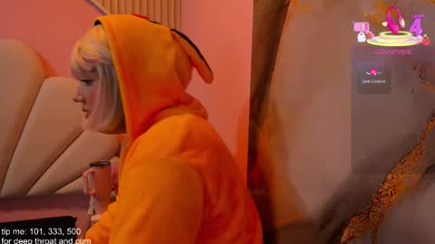 hinata_dolly online show from November 25, 2025, 11:21 am