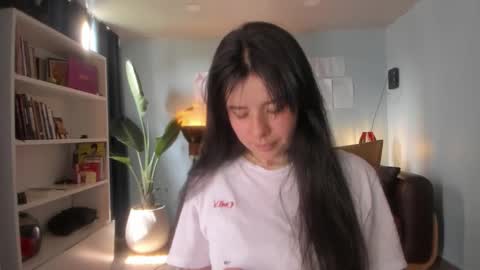 Hinnata online show from October 27, 2025, 5:39 pm