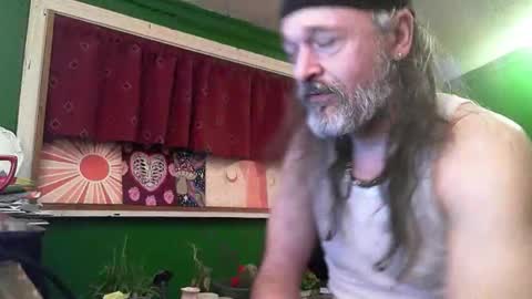 hippiedad333 online show from March 24, 2026, 5:45 am