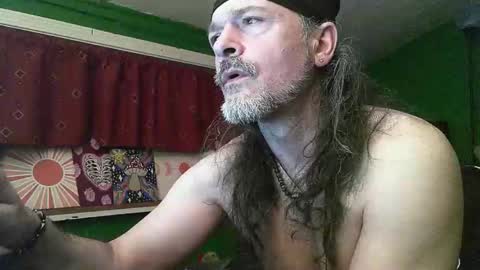 hippiedad333 online show from April 3, 2026, 6:22 am