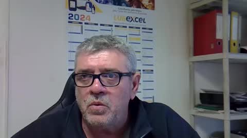 Snapshot of hippopotame17 chatting on December 10, 2024, 2:28 pm hippo online show from December 10, 2024, 2:28 pm