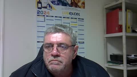 Snapshot of hippopotame17 chatting on December 12, 2024, 5:04 pm hippo online show from December 12, 2024, 5:04 pm