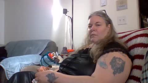 Snapshot of hippysnewhere chatting on May 18, 2026, 8:42 am hippysnewhere online show from May 18, 2026, 8:42 am