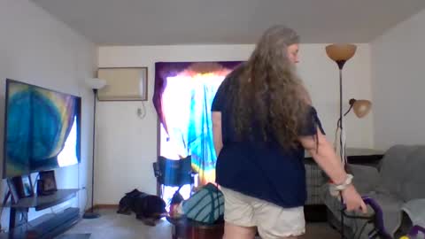 Snapshot of hippysnewhere chatting on May 18, 2026, 8:47 pm hippysnewhere online show from May 18, 2026, 8:47 pm