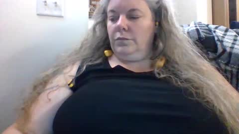 Snapshot of hippysnewhere chatting on June 4, 2026, 2:50 am hippysnewhere online show from June 4, 2026, 2:50 am