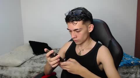 Snapshot of hiso_kai chatting on April 1, 2026, 4:35 am Hisokax online show from April 1, 2026, 4:35 am