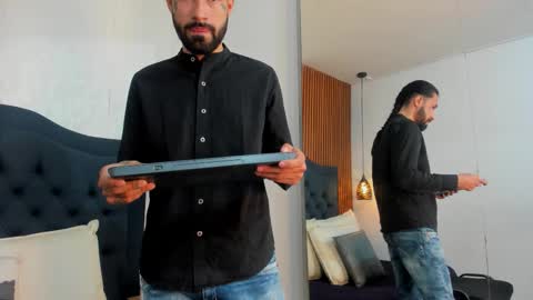 Hisoka online show from February 10, 2026, 7:51 pm