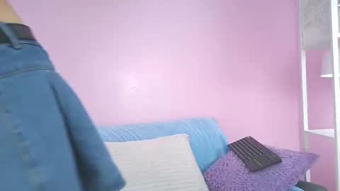 hiyakasudere_ online show from November 18, 2025, 6:45 pm