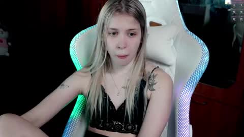 Holly online show from December 20, 2025, 6:48 pm