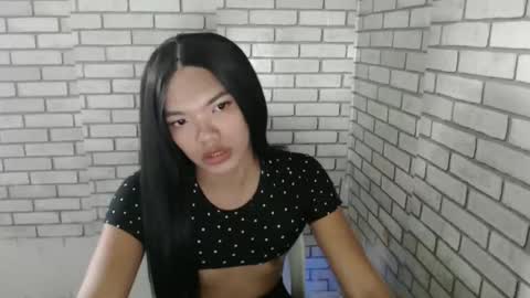 Snapshot of hoelyguine chatting on January 7, 2026, 8:39 am Guinevere3 online show from January 7, 2026, 8:39 am