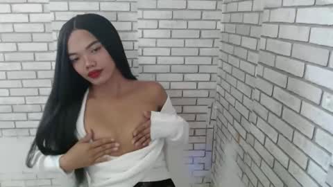 Snapshot of hoelyguine chatting on January 8, 2026, 3:42 am Guinevere3 online show from January 8, 2026, 3:42 am