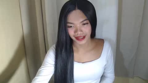 Snapshot of hoelyguine chatting on January 10, 2026, 5:26 pm Guinevere3 online show from January 10, 2026, 5:26 pm