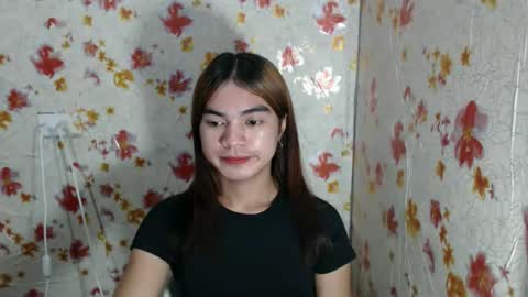 Snapshot of hoelykarina chatting on March 12, 2026, 11:16 am Karina3 online show from March 12, 2026, 11:16 am
