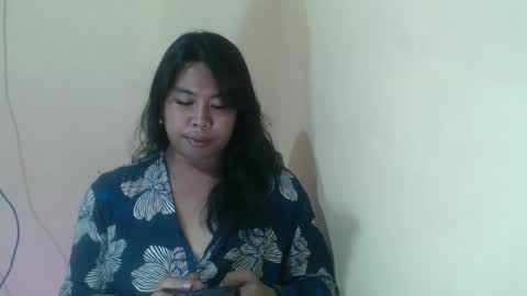 Layla3 online show from April 1, 2026, 1:01 pm