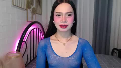 hoelymolly online show from June 29, 2026, 5:57 pm