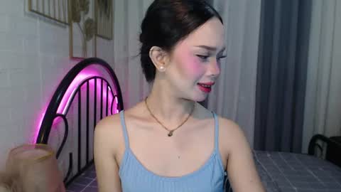 hoelymolly online show from June 30, 2026, 6:31 pm