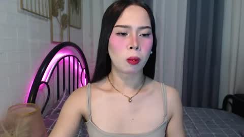 hoelymolly online show from July 1, 2026, 6:18 pm