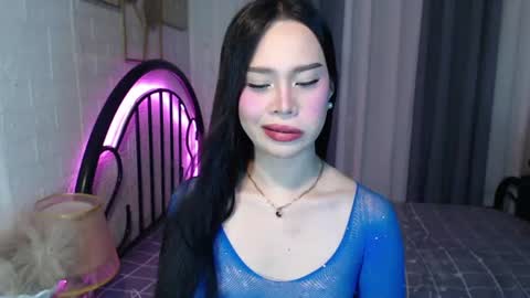 hoelymolly online show from July 6, 2026, 7:16 pm