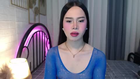 hoelymolly online show from July 9, 2026, 7:07 pm