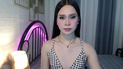 hoelymolly online show from July 12, 2026, 9:17 pm